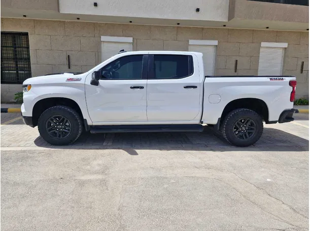 Car image 8