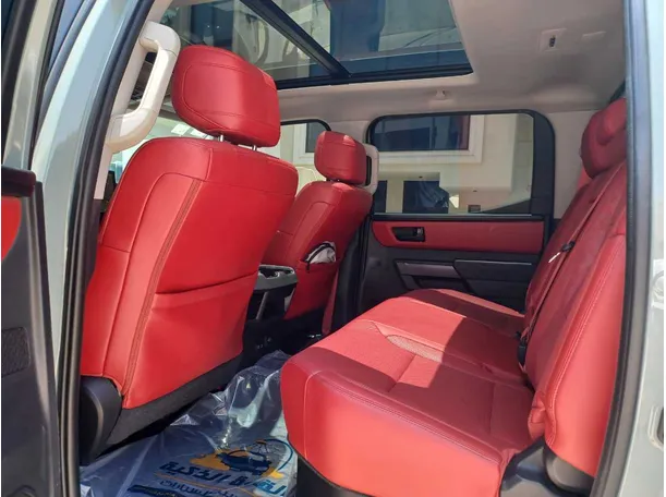Car image 13