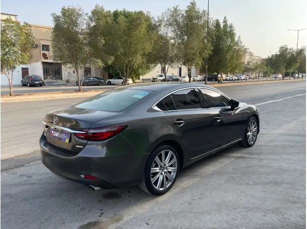 Car image 5