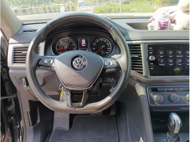 Car image 18