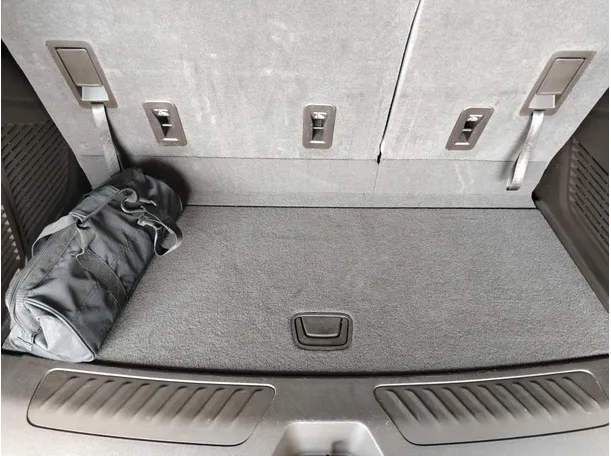 Car image 32
