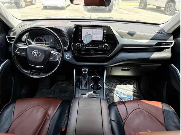 Car image 19