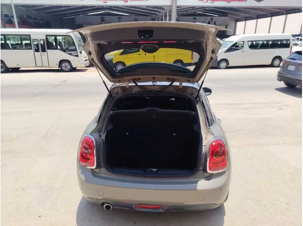 Car image 20