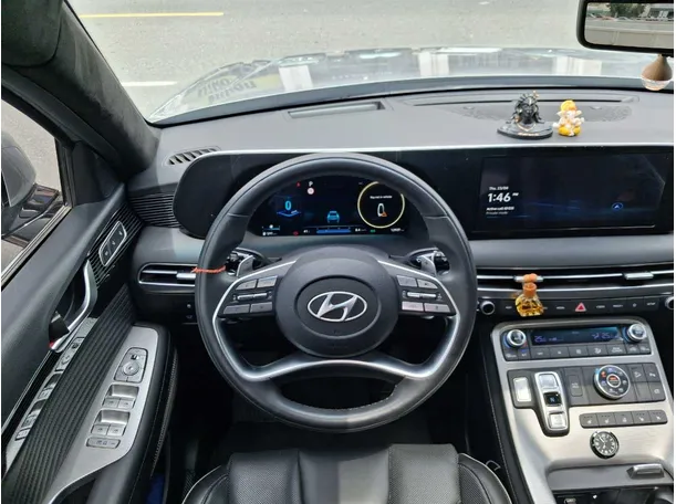 Car image 11