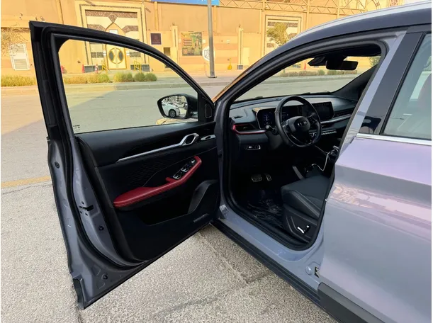 Car image 10