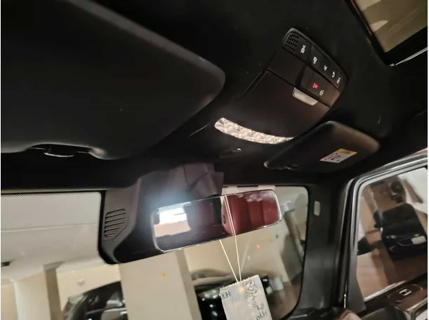 Car image 34
