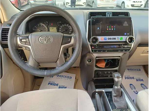 Car image 16
