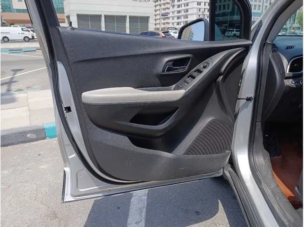 Car image 10