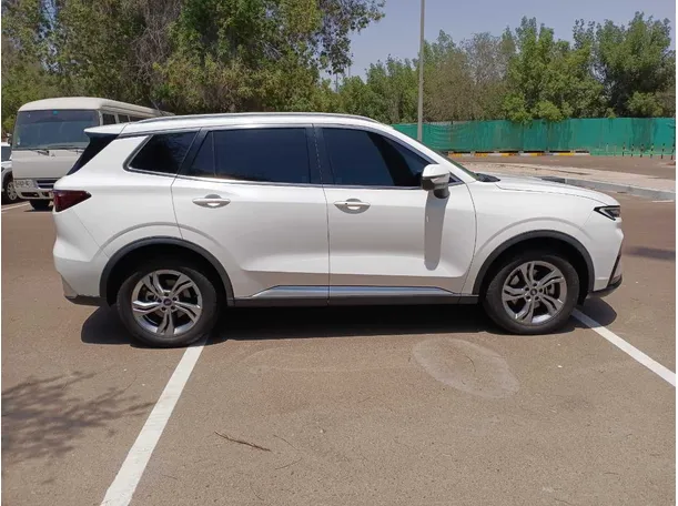 Car image 8