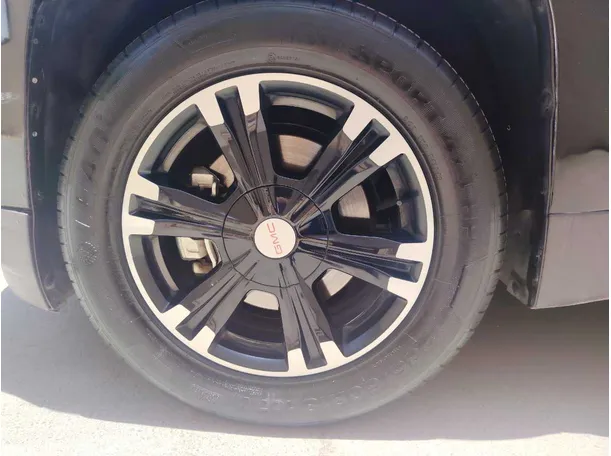 Car image 10