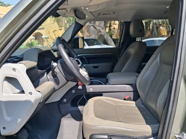 Car image 12