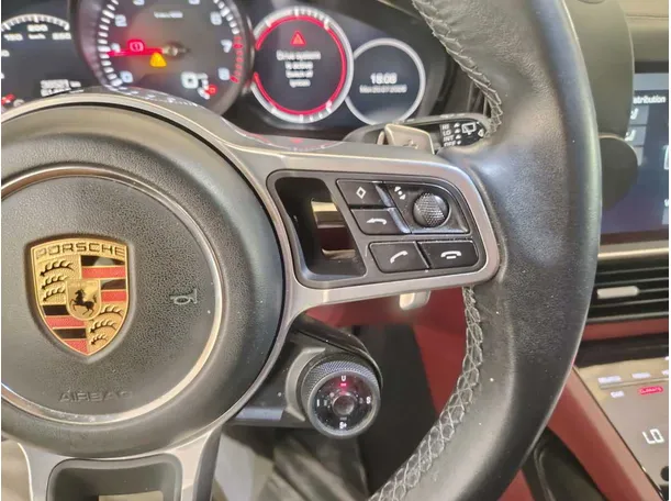 Car image 32