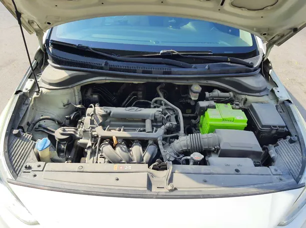 Car image 19