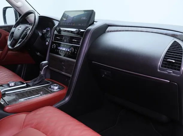 Car image 10