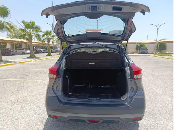 Car image 27