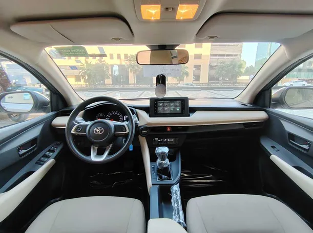 Car image 17
