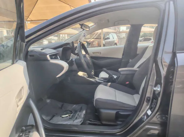Car image 12