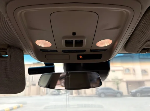 Car image 24