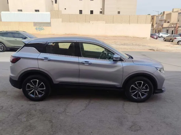 Car image 4