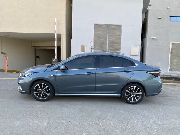Car image 8
