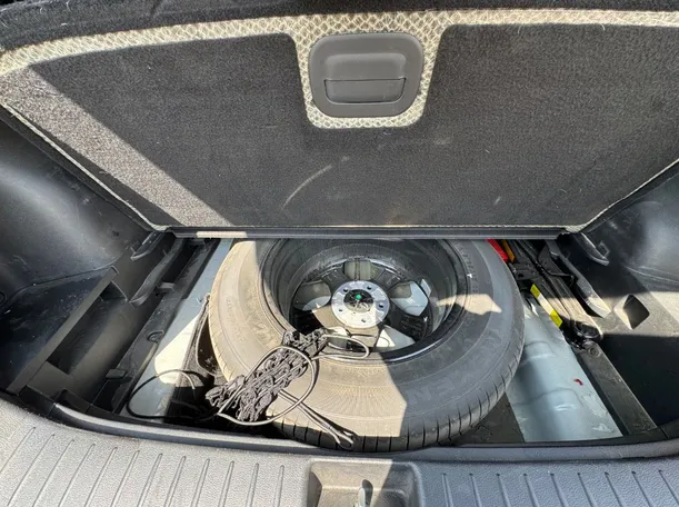 Car image 25
