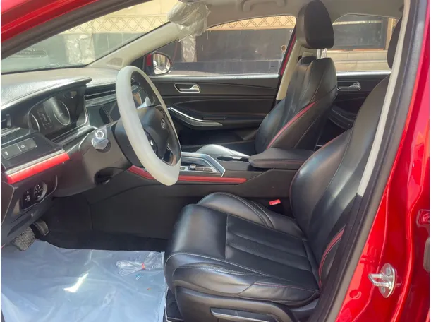 Car image 12
