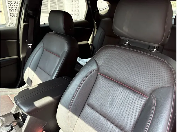 Car image 13
