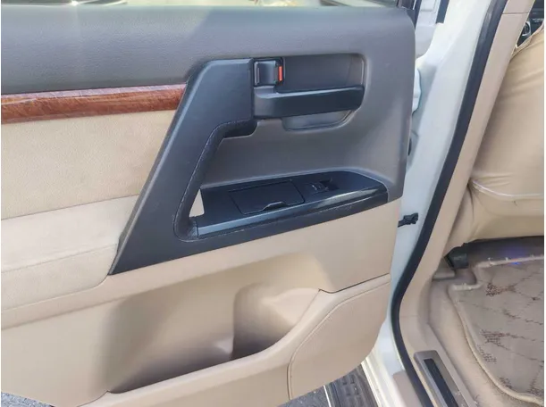 Car image 28