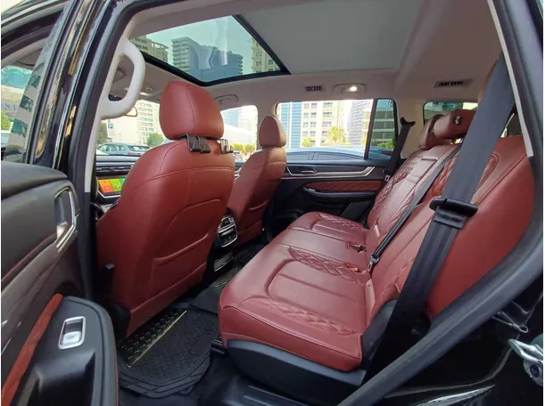 Car image 13