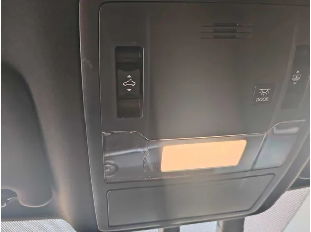 Car image 27