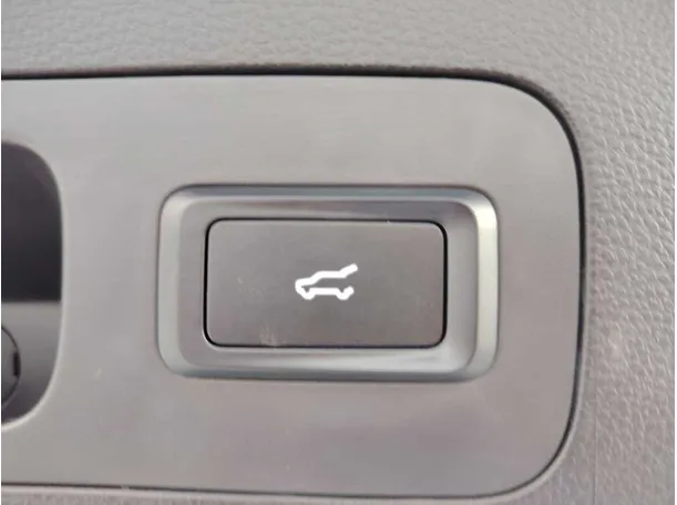 Car image 32