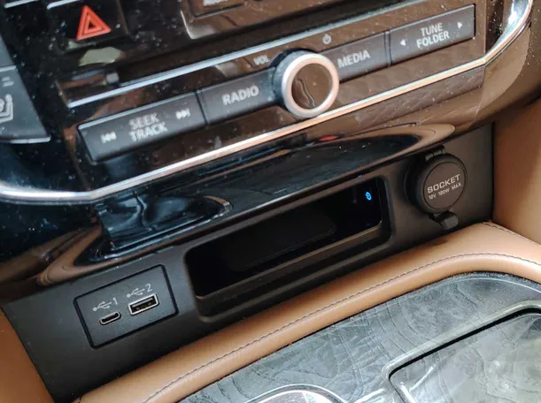 Car image 37