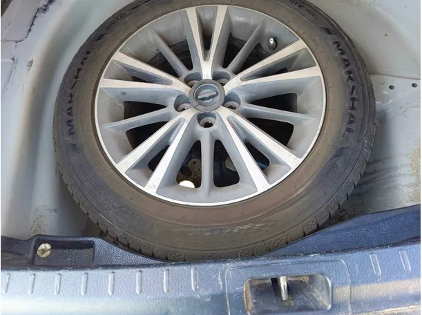 Car image 32