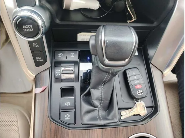 Car image 26