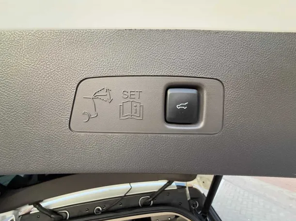 Car image 38
