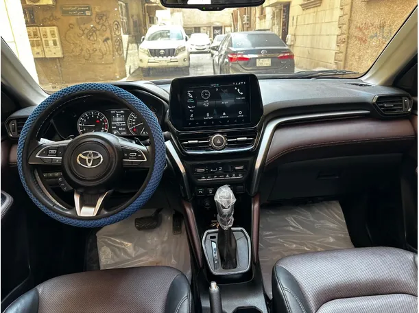 Car image 17