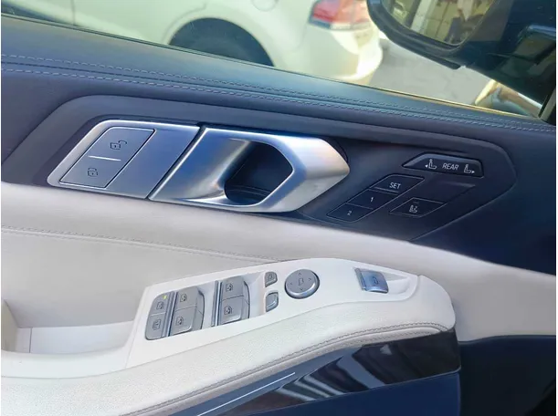 Car image 40