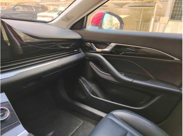 Car image 33