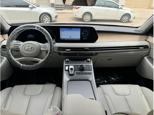 Car image 17