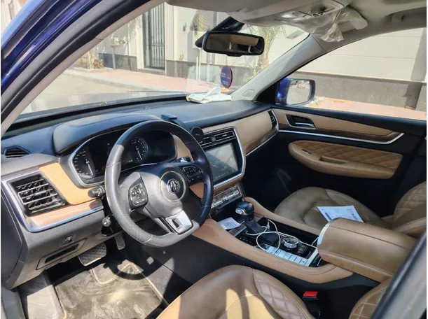 Car image 11