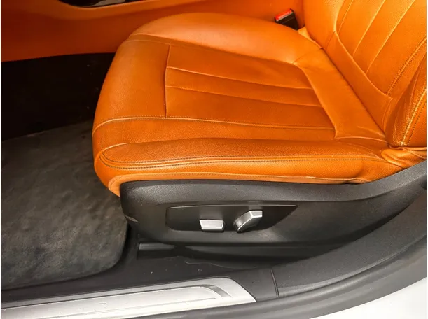 Car image 27