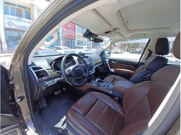 Car image 12
