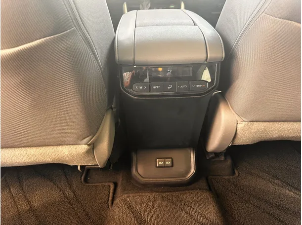 Car image 27
