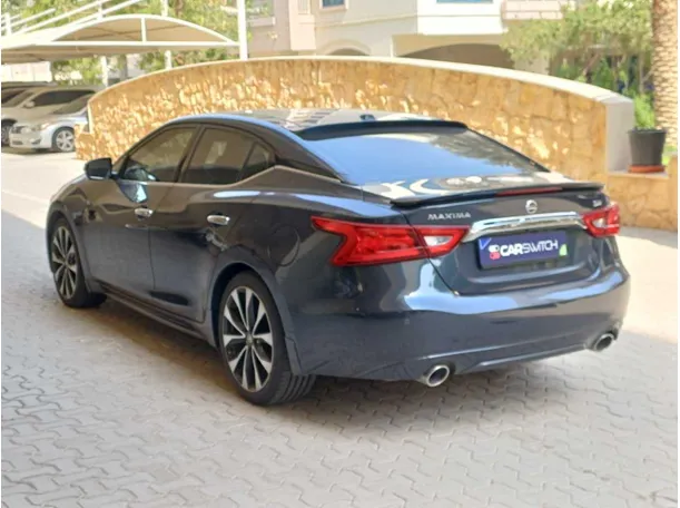Car image 5