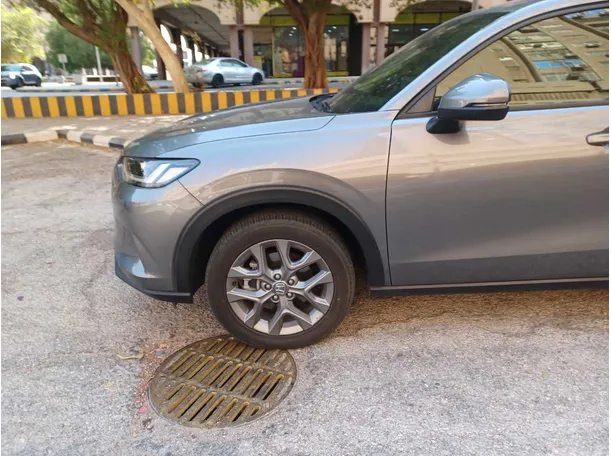 Car image 9
