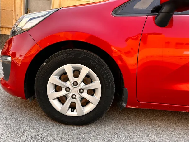 Car image 9
