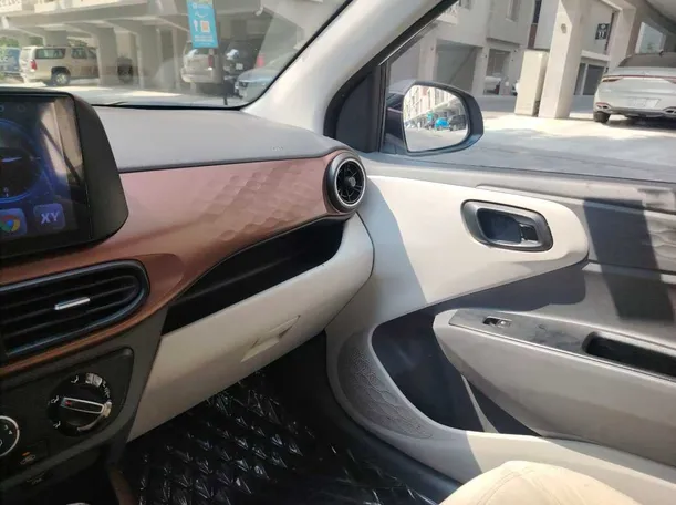 Car image 22