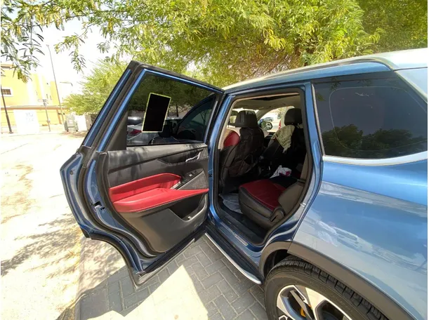Car image 14