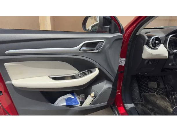 Car image 11
