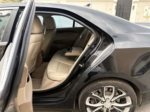 Car image 15